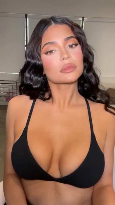 #213: Kylie Jenner