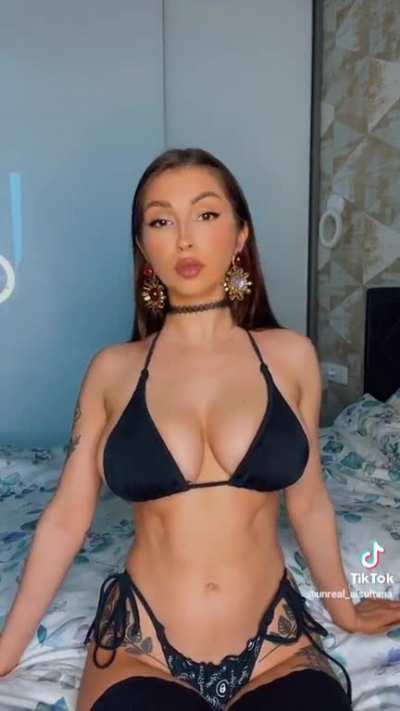Petite body big bewbieees
