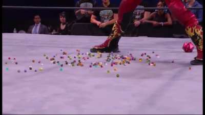 The moment fans of D&D and wrestling have been waiting for, Dice used as weapons... they even used the d4s