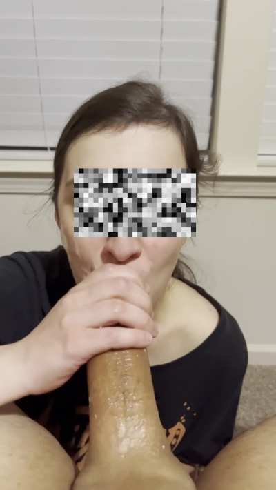 Show thanks for facials with cock kisses