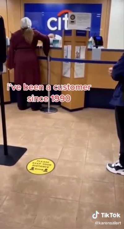 Karen threatens to take bank employees to court and to count their days