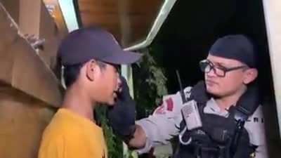 dibungkam aparat