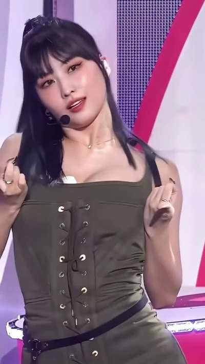 Twice - Momo (UHD)