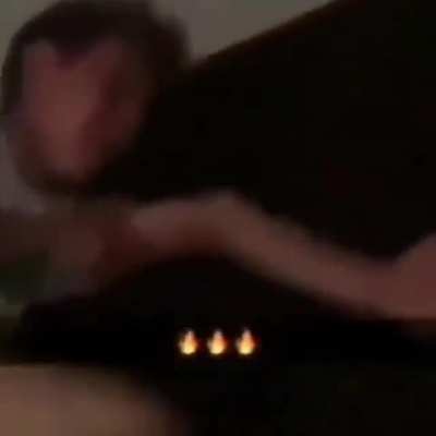 El wey no oyó la canción? O es pendejo? Jaja