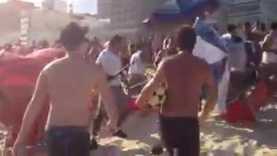 População indignada coloca a polícia pra correr no Leblon
