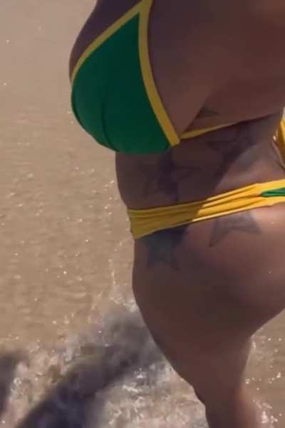 Beach Clips