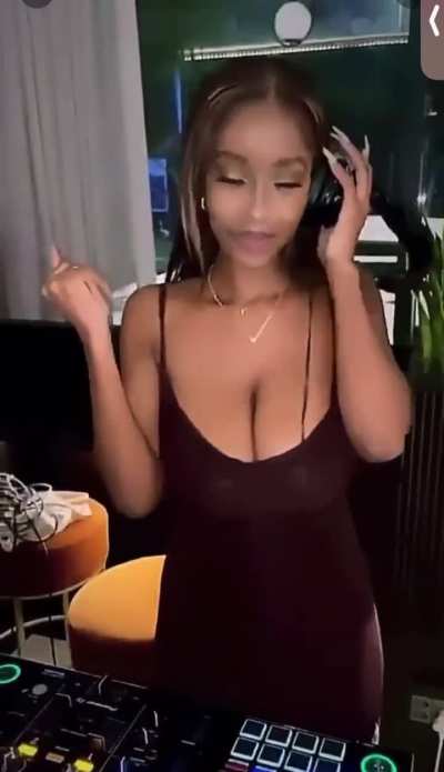 Charleezzy (@Charlene.Molokwane)