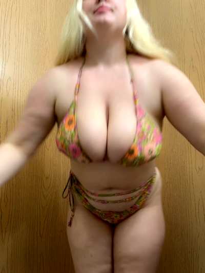Thick Midwestern all natural 36GG melons milf
