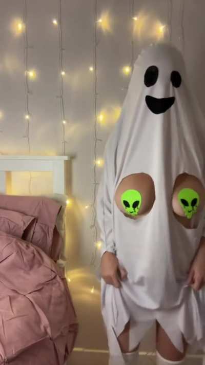 Boo!!! (secret.sophiespam)