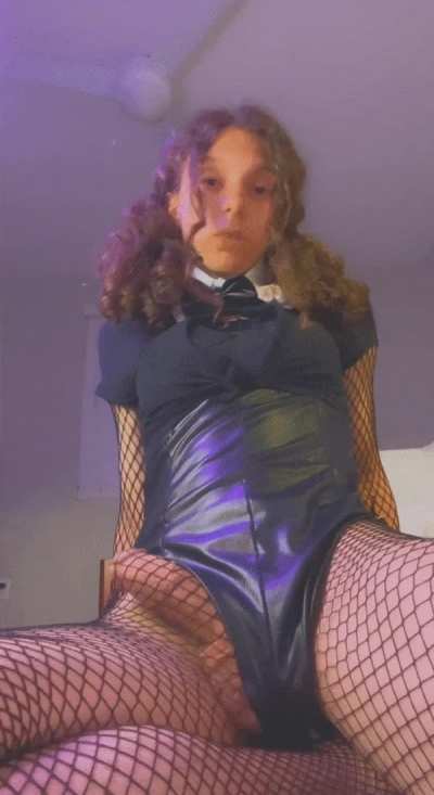 You just walked in on your friend and turns out she has a massive cock 😳
