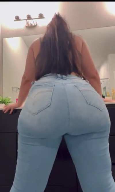 Love her jean farts 💨💨 DM for full