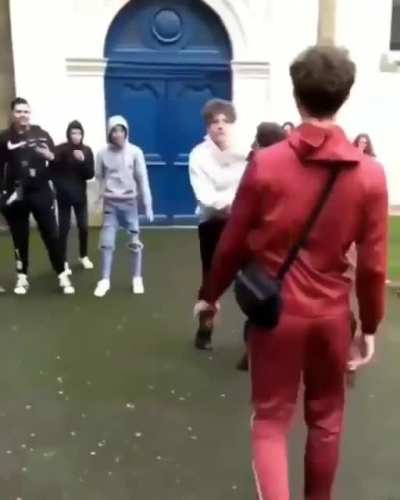 School fight French version. 