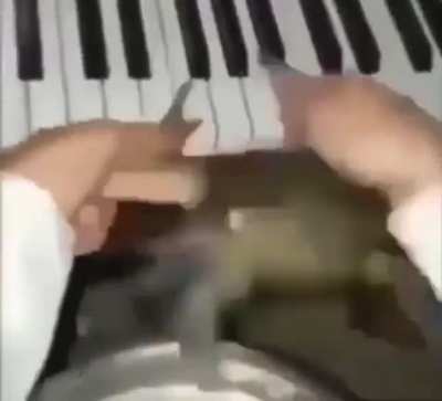 😈