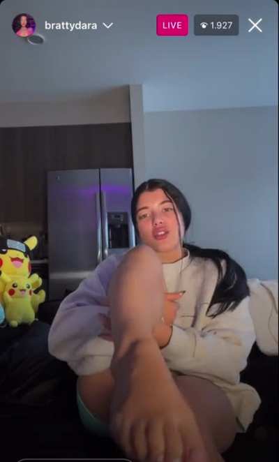 Feet from Dara’s IG live earlier