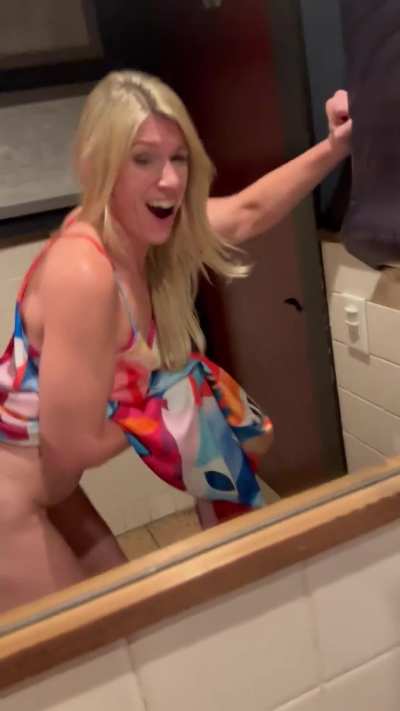 BBC towering over this blonde MILF in the reflection ♠️🍑