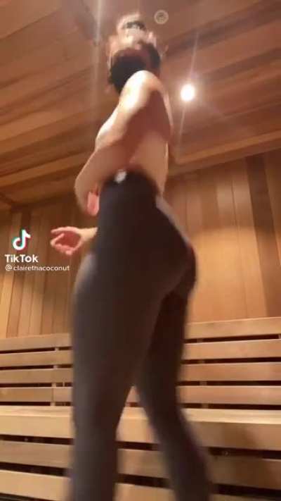 She’s thicc asf 🍑