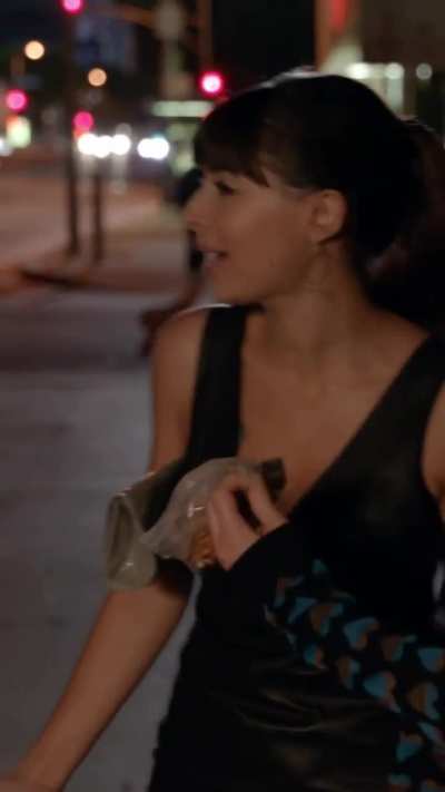 Hannah Simone Cleavage 1 - New Girl