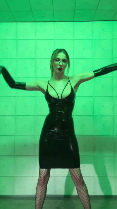 Shiny black latex