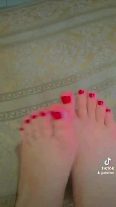 beautiful toes🤭♥️