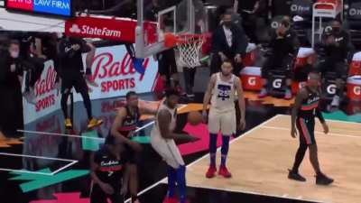[Highlight] Embiid gets called for the travel