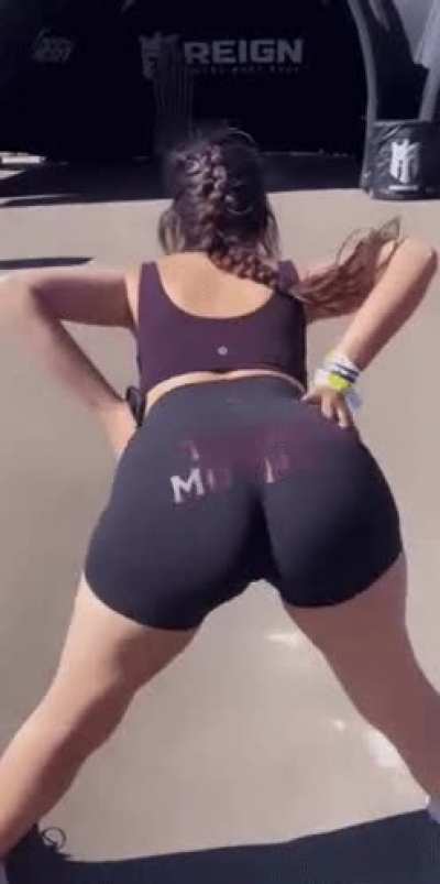 I’m rock hard for Camila’s fat ass 🥵😩