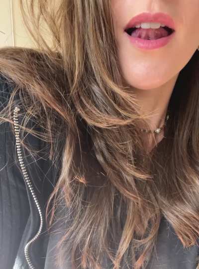 Quick lips 👄 (f)