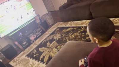 Check out my five year old finally beating King dice!! I only caught the end. This guy has put countless tears to beat this damn boss. Omg