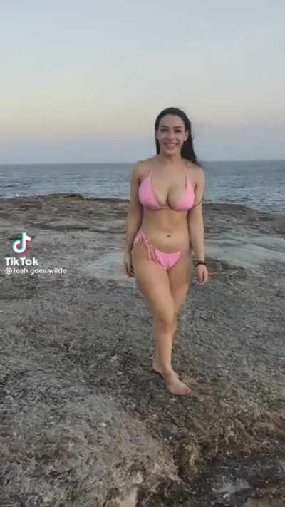 Leah.<wbr>goes.<wbr>wilde<wbr>. big bouncing tits