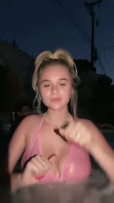 She make it clap