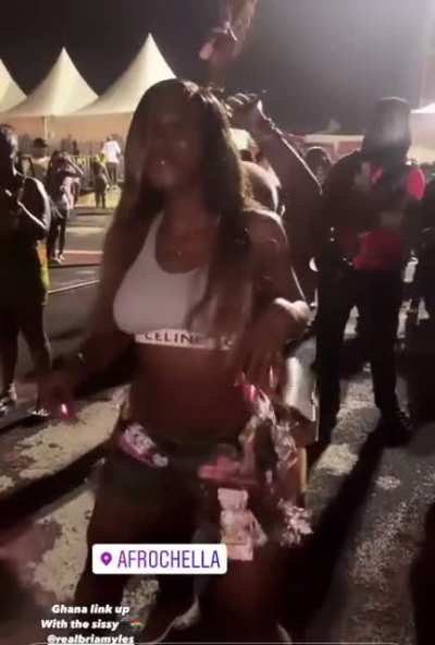 The biggest onlyfans scammers in one video. Bria Myles & westa<wbr>frica<wbr>ndoll<wbr>. They trapping in ghana