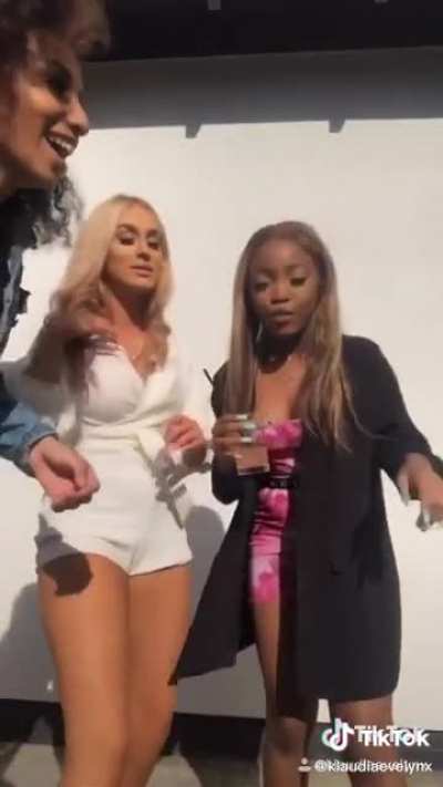 The one on the right is nicely shaved and tight 👌 😋 your welcome 😎@kla<wbr>udiae<wbr>velyn<wbr>x. still live and the page is full of close slips and actually slips.  