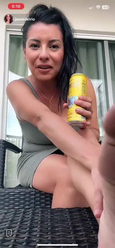 Shes live rn