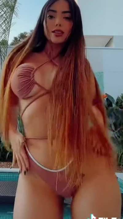 Nyvi Dançando de Bikini ZoomSlowMotion (Edit por mim.)