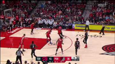 [Highlight] Nassir fakes, drives, and rocks the rim with two hands!