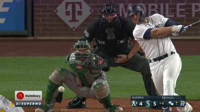 [Highlight] France hits a ball between the legs of Guerra and gives the Mariners the lead in the fourth inning.