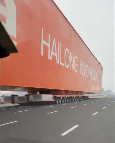 of a wind turbine transport vehicle