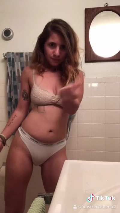 I wish it was this easy to take my clothes off after a long day 🙈