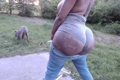 Hot fat ass twerking👇