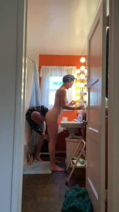 Mommy’s getting ready! She lets me touch her sometimes.. [MF] MILF