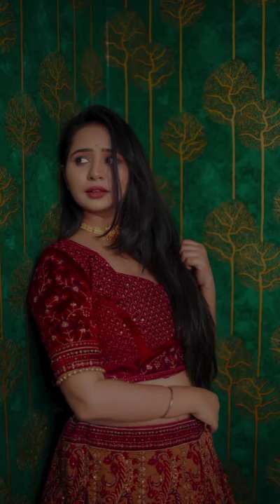 Gauri kulkarni चे बेंबी प्रदर<wbr>्शन🤤