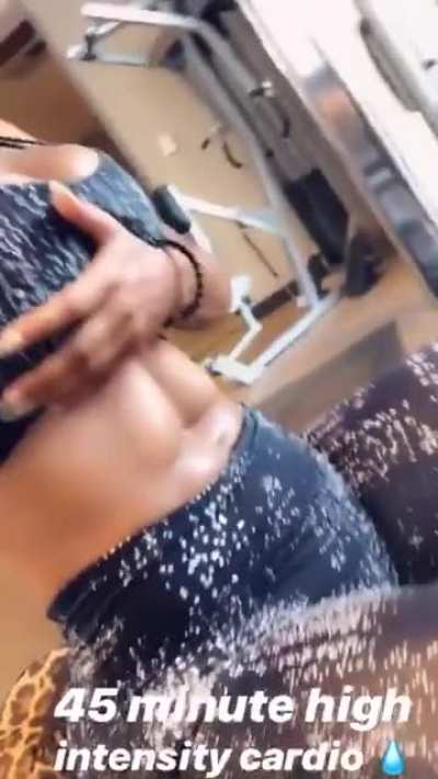 The boob grab is back 😍
