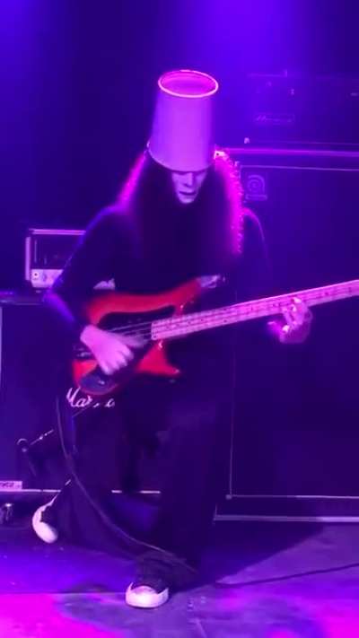 Buckethead slappin’ da bass
