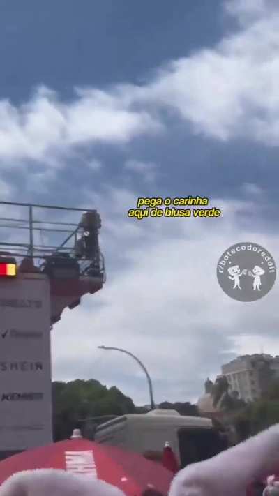 Quem precisa de polícia quando se tem Anitta? 