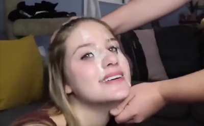 A cutie who thinks she's so pretty with cum on her face that she ends it with a selfie