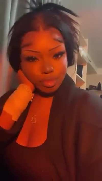 Middle part bussdown in a claw clip