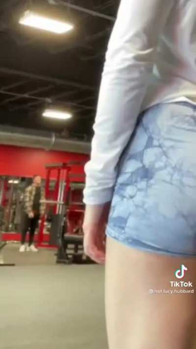 Phat ass gym babe....