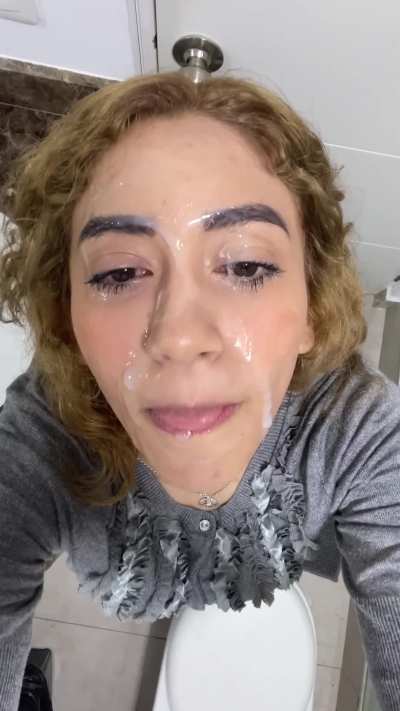 What's wrong with getting a facial from my boyfriend at a family reunion? 🥺