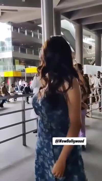 Janhvi Kapoor and her bounc<wbr>e!😩😩😩
