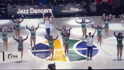 Utah Jazz dancer realizes the routine is different than what she practiced, soon finds out the reason