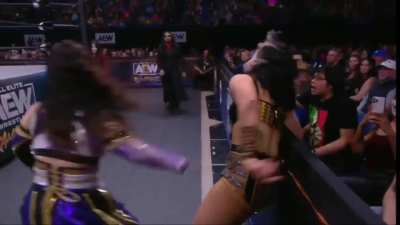 On AEW Dynamite: Emi Sakura vs Jamie Hayter